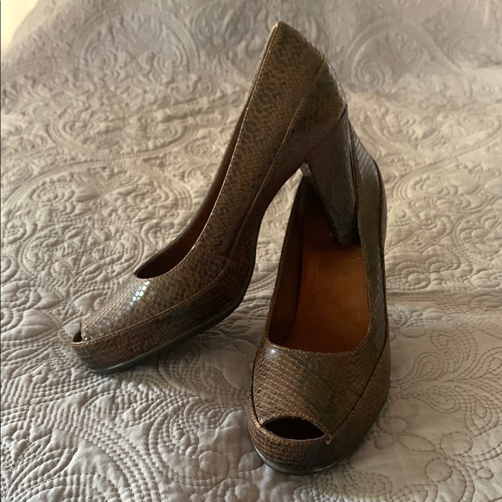 Aerosoles Brown Aligator Peep-Toe Pumps, 7.5